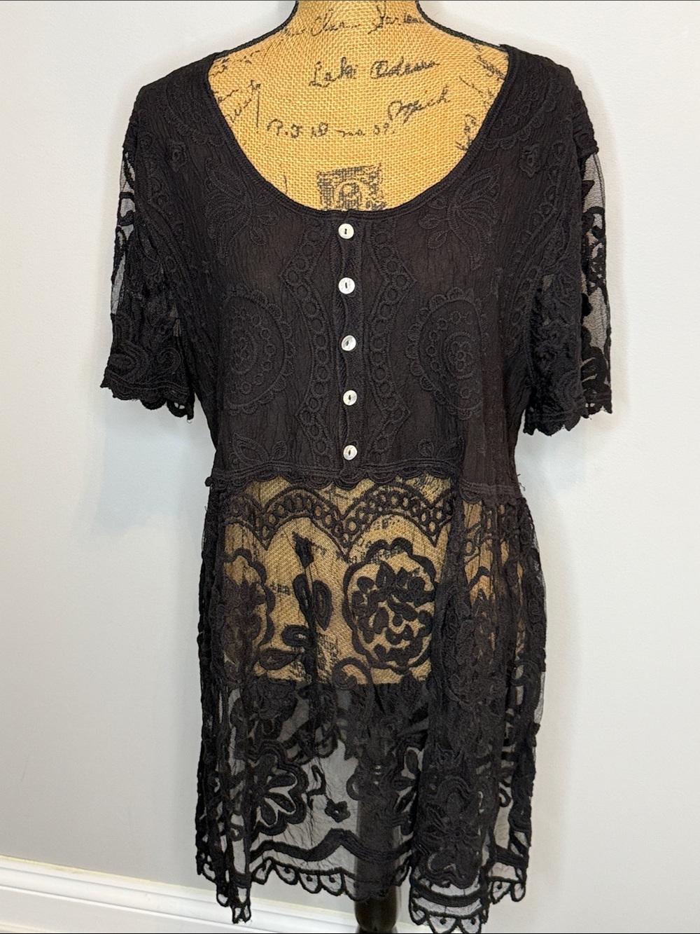 DAVI & DANI Black Floral Lace Button-Front Tunic, Small/Medium